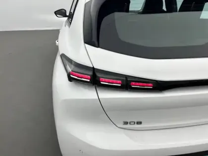 Photo 16 Peugeot 308  BlueHDi 130ch S&S EAT8