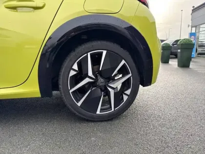 Photo 12 Peugeot 208  Hybrid 136 e-DCS6