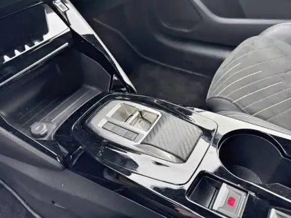 Photo 13 Peugeot 208  Hybrid 136 e-DCS6