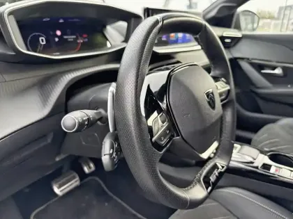 Photo 17 Peugeot 208  Hybrid 136 e-DCS6