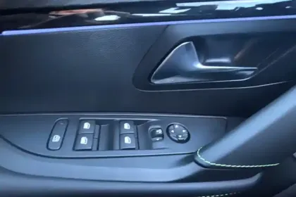 Photo 24 Peugeot 208  Hybrid 110 e-DCS6