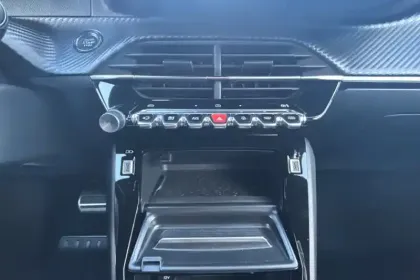 Photo 15 Peugeot 208  Hybrid 110 e-DCS6