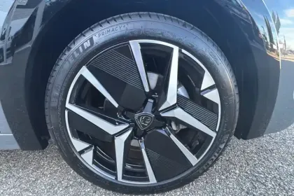 Photo 28 Peugeot 208  Hybrid 110 e-DCS6