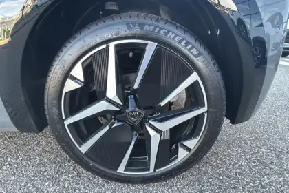 Photo 26 Peugeot 208  Hybrid 110 e-DCS6