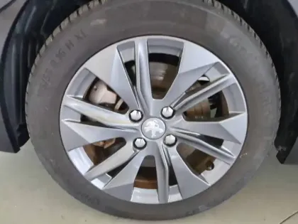 Photo 12 Peugeot 208  Electrique 50 kWh 136ch