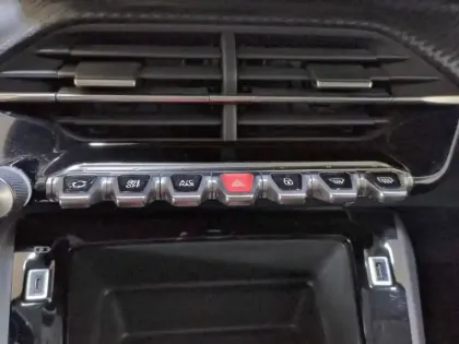 Photo 24 Peugeot 208  Electrique 50 kWh 136ch