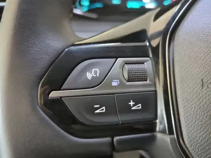 Photo 27 Peugeot 208  Electrique 50 kWh 136ch