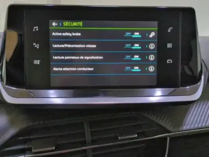 Photo 21 Peugeot 208  Electrique 50 kWh 136ch