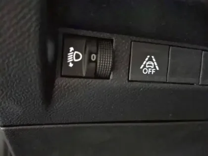 Photo 29 Peugeot 208  Electrique 50 kWh 136ch