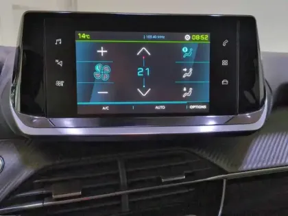 Photo 19 Peugeot 208  Electrique 50 kWh 136ch