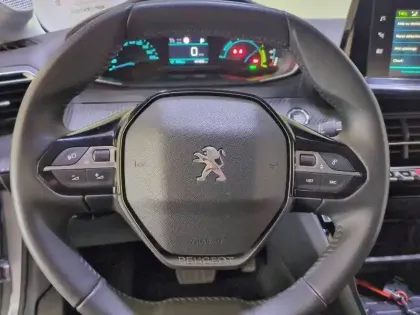 Photo 8 Peugeot 208  Electrique 50 kWh 136ch