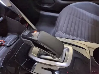 Photo 13 Peugeot 208  Electrique 50 kWh 136ch