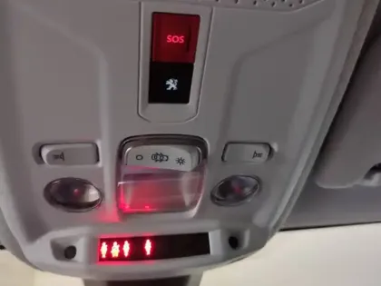 Photo 25 Peugeot 208  Electrique 50 kWh 136ch