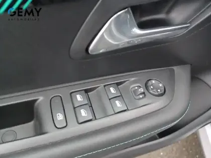 Photo 11 Peugeot 208  Electrique 50 kWh 136ch