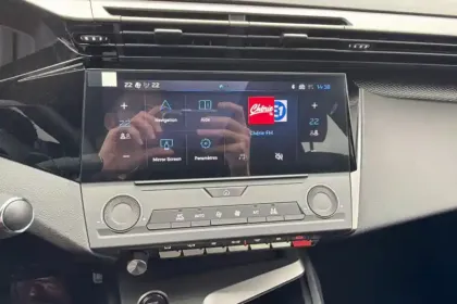 Photo 15 Peugeot 308  SW BlueHDi 130ch S&S EAT8