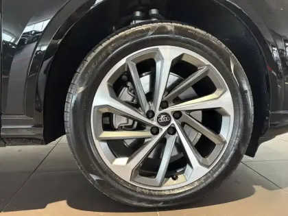 Photo 33 Audi Q5  e-hybrid 299 ch S tronic 7 Quattro