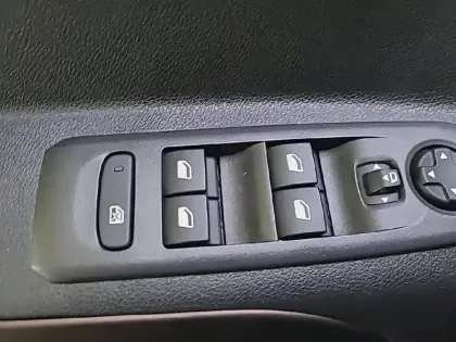 Photo 31 Peugeot Rifter  Standard BlueHDi 130 S&S BVM6