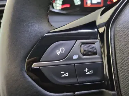 Photo 26 Peugeot 208  PureTech 100 S&S BVM6