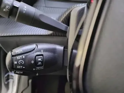 Photo 25 Peugeot 208  PureTech 100 S&S BVM6