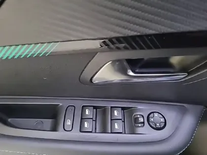 Photo 29 Peugeot 208  PureTech 100 S&S BVM6