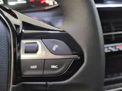 Photo 27 Peugeot 208  PureTech 100 S&S BVM6