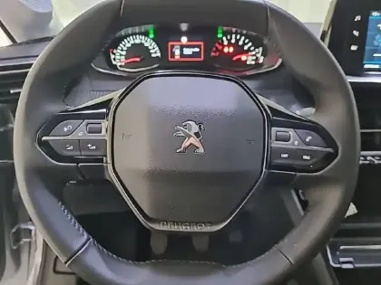 Photo 8 Peugeot 208  PureTech 100 S&S BVM6