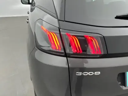 Photo 16 Peugeot 3008  Hybrid 225 e-EAT8