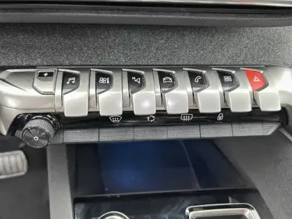 Photo 24 Peugeot 3008  Hybrid 225 e-EAT8