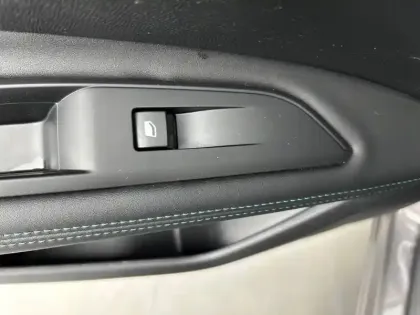 Photo 17 Peugeot 3008  Hybrid 225 e-EAT8