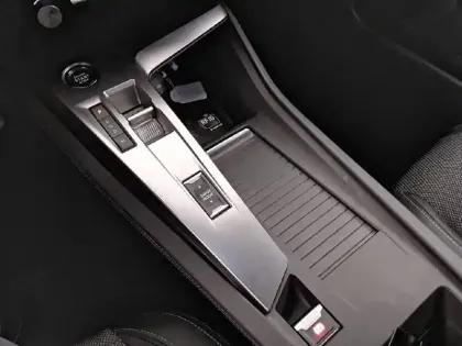 Photo 13 Peugeot 308  SW PureTech 130ch S&S EAT8