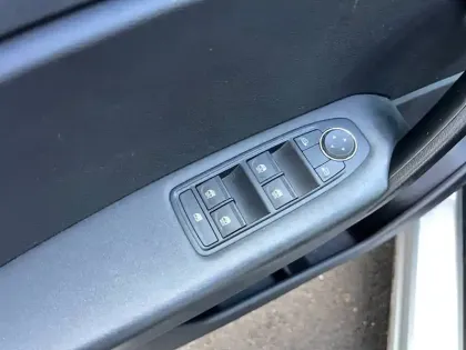 Photo 20 Renault Captur  E-Tech full hybrid 145