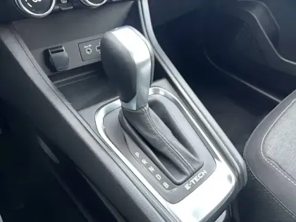 Photo 22 Renault Captur  E-Tech full hybrid 145