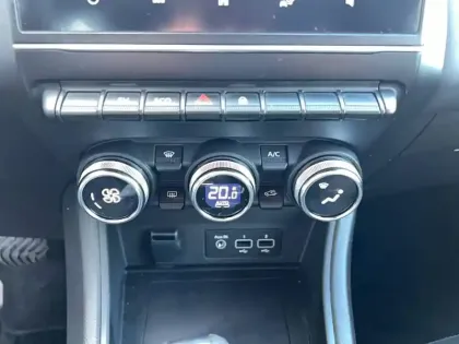 Photo 36 Renault Captur  E-Tech full hybrid 145