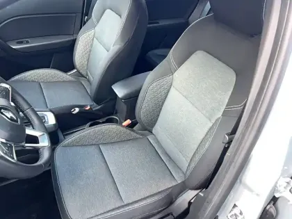 Photo 18 Renault Captur  E-Tech full hybrid 145