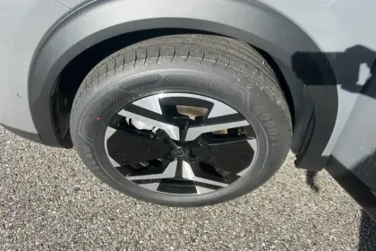 Photo 15 Peugeot 2008  Hybrid 145 e-DCS6