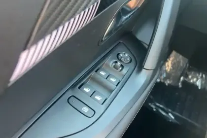 Photo 19 Peugeot 2008  Hybrid 145 e-DCS6