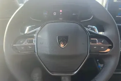 Photo 17 Peugeot 2008  Hybrid 145 e-DCS6