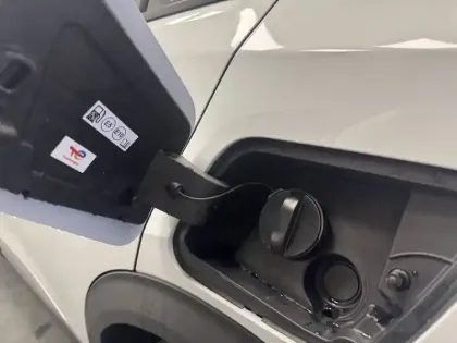 Photo 8 Peugeot 2008  Hybrid 145 e-DCS6