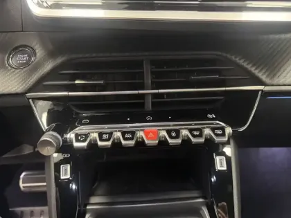 Photo 20 Peugeot 2008  Hybrid 145 e-DCS6