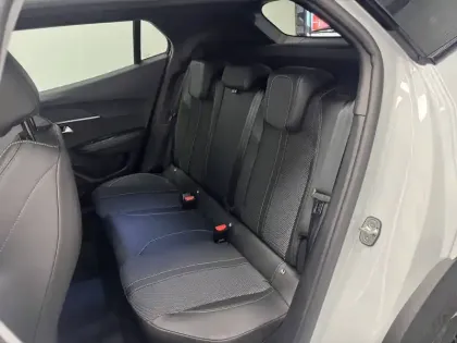 Photo 13 Peugeot 2008  Hybrid 145 e-DCS6