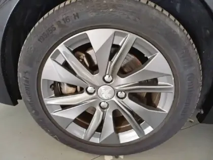 Photo 12 Peugeot 208  Electrique 50 kWh 136ch