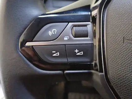 Photo 22 Peugeot 208  Electrique 50 kWh 136ch