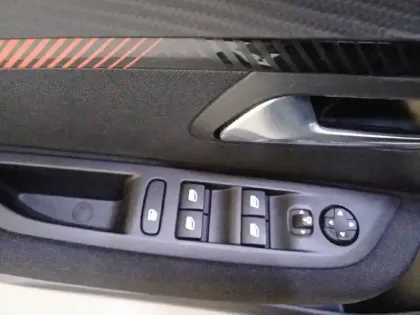 Photo 26 Peugeot 208  Electrique 50 kWh 136ch