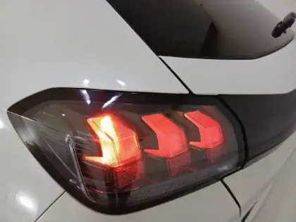 Photo 16 Peugeot 208  Electrique 50 kWh 136ch