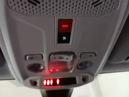 Photo 21 Peugeot 208  Electrique 50 kWh 136ch