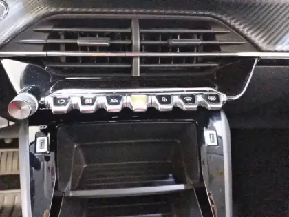 Photo 20 Peugeot 208  Electrique 50 kWh 136ch