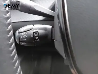 Photo 13 Peugeot 208  Electrique 50 kWh 136ch