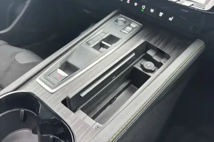 Photo 21 Peugeot 508  SW Hybrid4 360 e-EAT8 Peugeot Sport Engineered