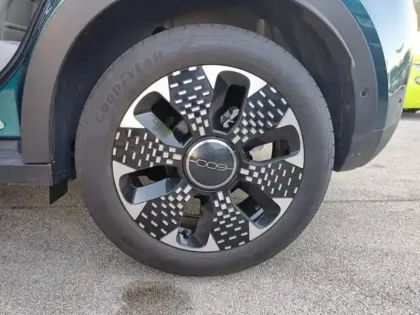 Photo 7 Fiat 600  1.2 Hybrid Turbo 110ch La Prima eDCT6 Step 2