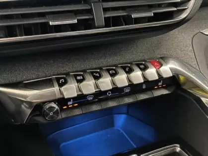 Photo 12 Peugeot 3008  1.2 PureTech 130ch S&S Allure Pack EAT8